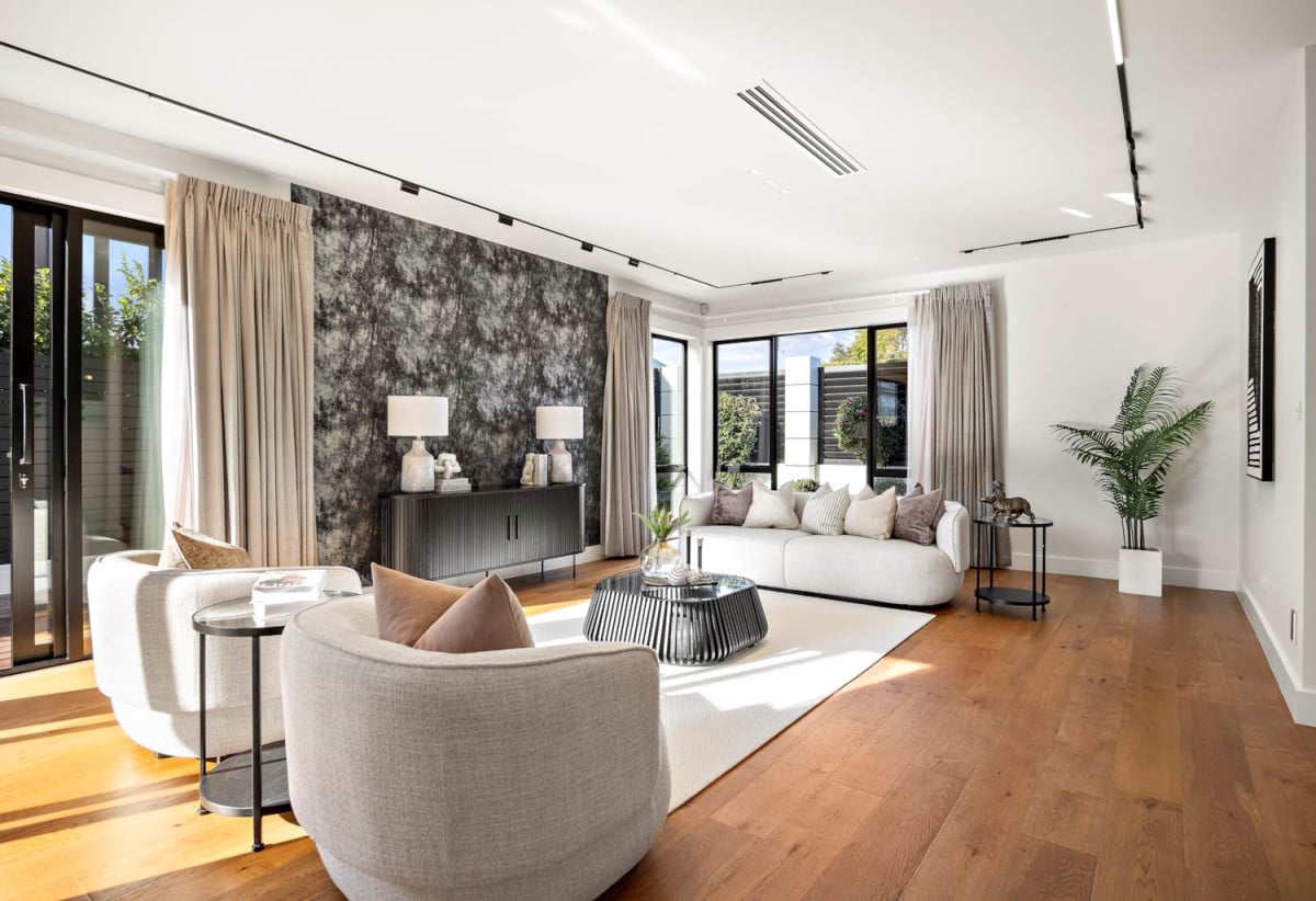 Double Grammar school zone, 286m2 5 beds (2 ensuites) 3.5 baths house with double garage on 387m2 section, The owner has already moved on, zoned for Auckland Grammar School, Epsom Girls Grammar School, Remuera Intermediate School, and Remuera School, 0.3 km to Remuera School, 39A Clonbern Road, Remuera, Auckland