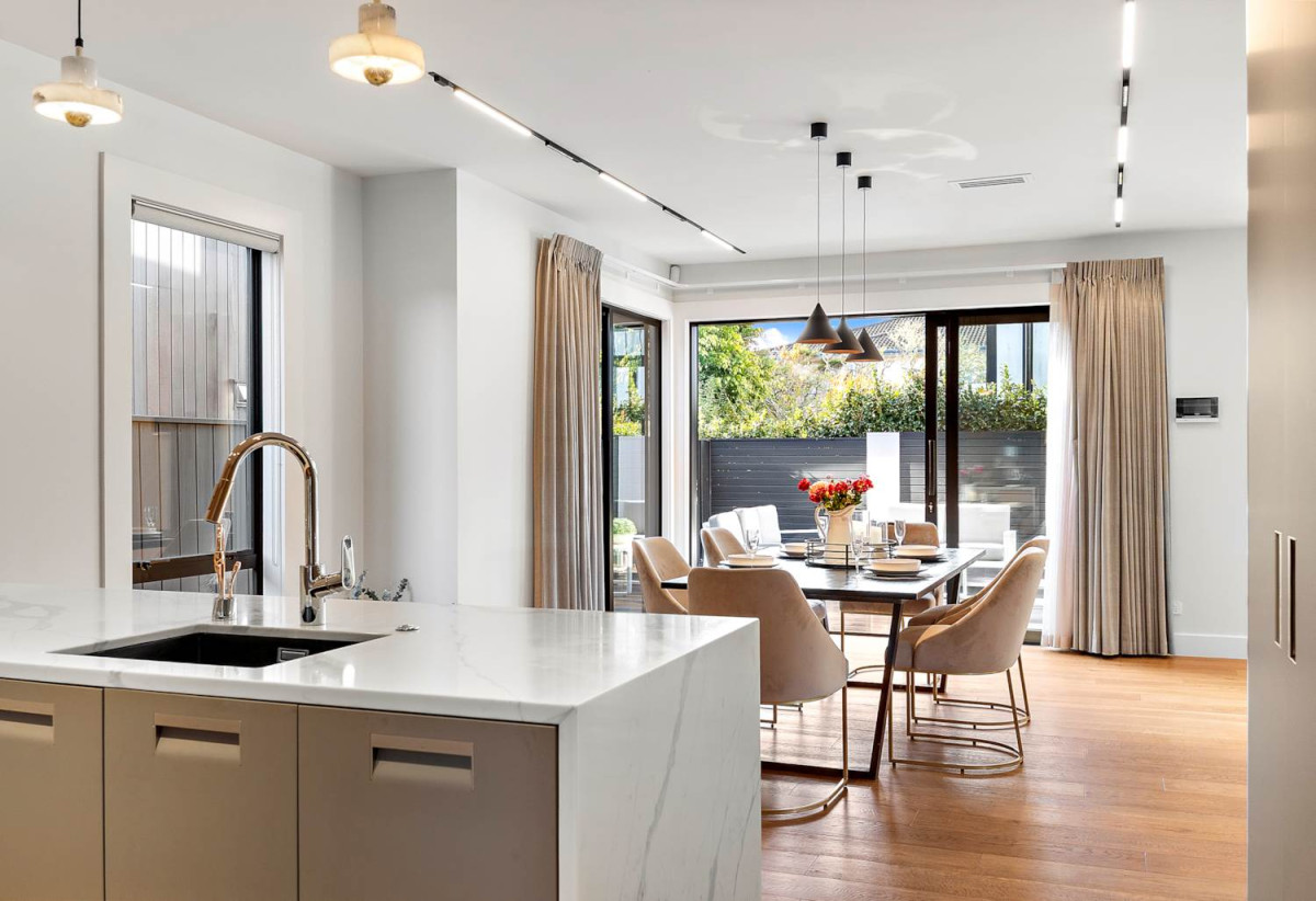 Double Grammar school zone, 286m2 5 beds (2 ensuites) 3.5 baths house with double garage on 387m2 section, The owner has already moved on, zoned for Auckland Grammar School, Epsom Girls Grammar School, Remuera Intermediate School, and Remuera School, 0.3 km to Remuera School, 39A Clonbern Road, Remuera, Auckland