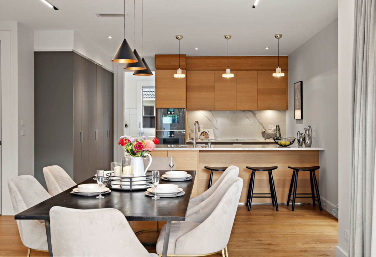 Double Grammar school zone, 286m2 5 beds (2 ensuites) 3.5 baths house with double garage on 387m2 section, The owner has already moved on, zoned for Auckland Grammar School, Epsom Girls Grammar School, Remuera Intermediate School, and Remuera School, 0.3 km to Remuera School, 39A Clonbern Road, Remuera, Auckland