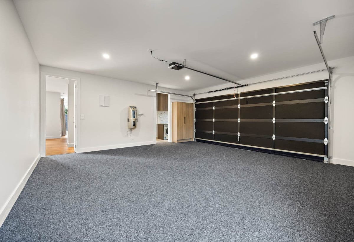 Double Grammar school zone, 286m2 5 beds (2 ensuites) 3.5 baths house with double garage on 387m2 section, The owner has already moved on, zoned for Auckland Grammar School, Epsom Girls Grammar School, Remuera Intermediate School, and Remuera School, 0.3 km to Remuera School, 39A Clonbern Road, Remuera, Auckland