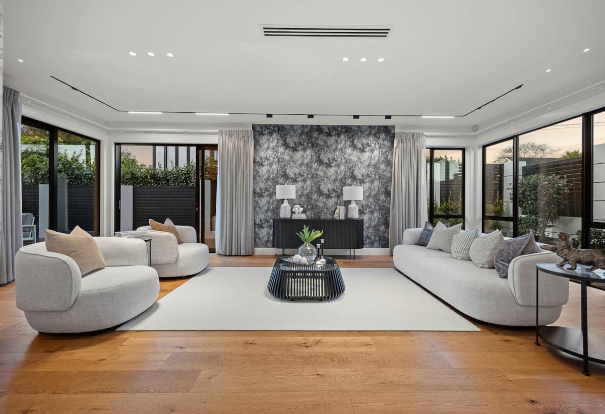Double Grammar school zone, 286m2 5 beds (2 ensuites) 3.5 baths house with double garage on 387m2 section, The owner has already moved on, zoned for Auckland Grammar School, Epsom Girls Grammar School, Remuera Intermediate School, and Remuera School, 0.3 km to Remuera School, 39A Clonbern Road, Remuera, Auckland