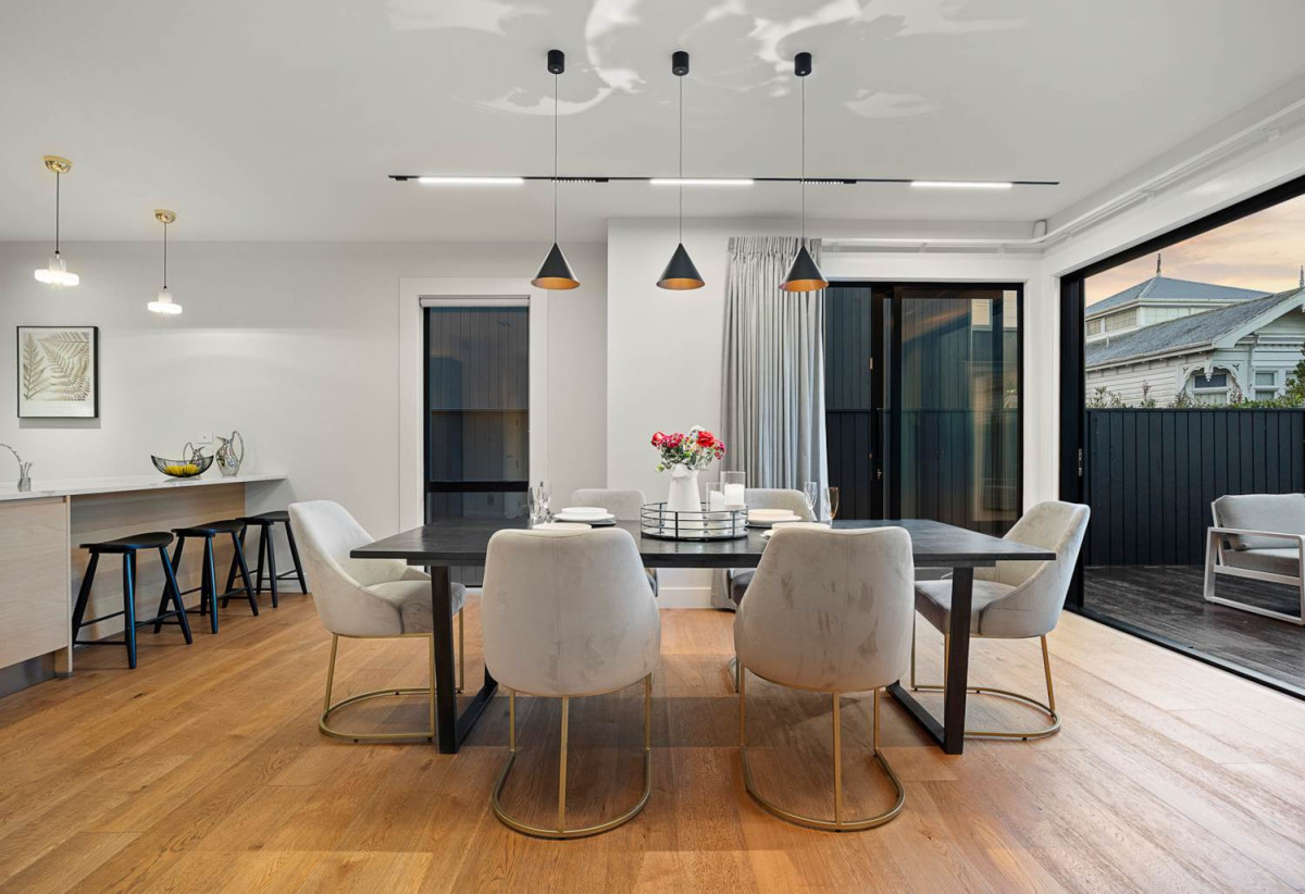 Double Grammar school zone, 286m2 5 beds (2 ensuites) 3.5 baths house with double garage on 387m2 section, The owner has already moved on, zoned for Auckland Grammar School, Epsom Girls Grammar School, Remuera Intermediate School, and Remuera School, 0.3 km to Remuera School, 39A Clonbern Road, Remuera, Auckland