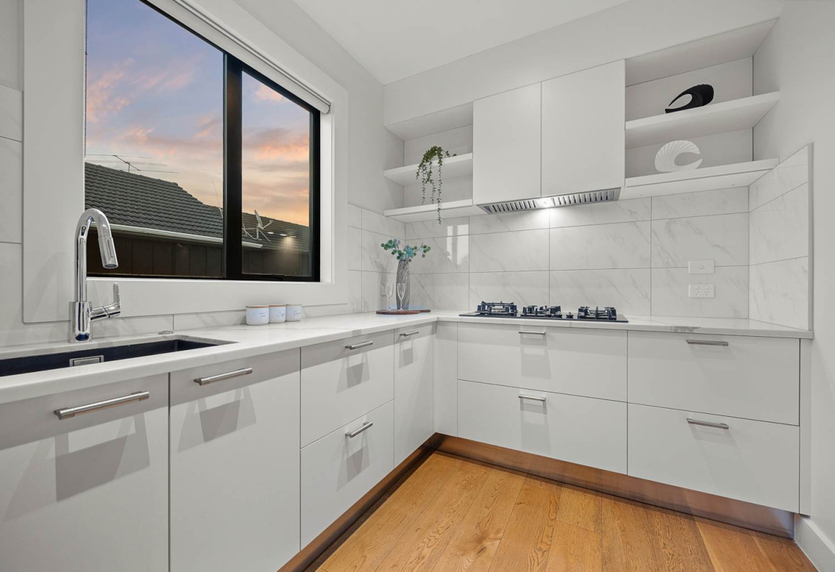 Double Grammar school zone, 286m2 5 beds (2 ensuites) 3.5 baths house with double garage on 387m2 section, The owner has already moved on, zoned for Auckland Grammar School, Epsom Girls Grammar School, Remuera Intermediate School, and Remuera School, 0.3 km to Remuera School, 39A Clonbern Road, Remuera, Auckland