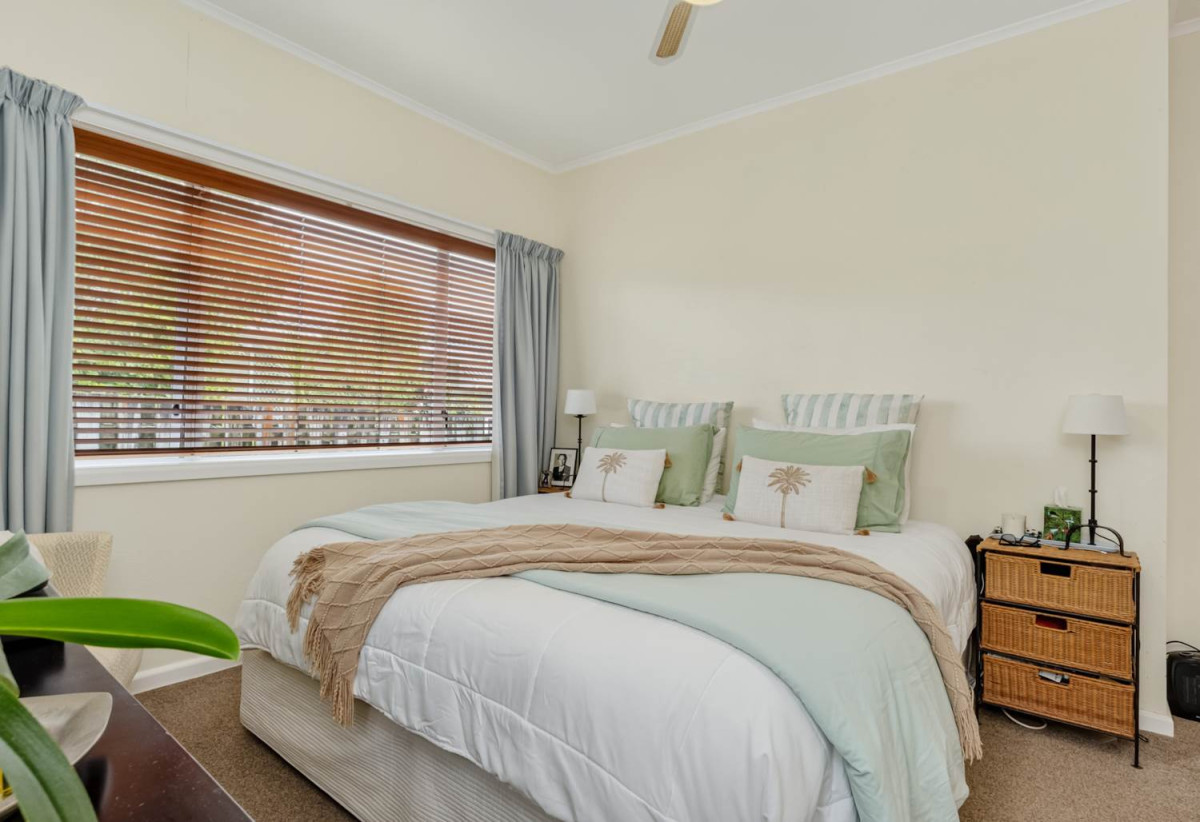 1012m2 section, Home and Income, Westlake Boys and Girls school zone, main house 3 beds 2 baths house with double garage, Standalone minor dwelling 1 bed 1 bath, minutes from schools, Milford Beach, Milford Village, North Shore Hospital, 0.2 km to Milford School (Auckland), 11 Otakau Road, Milford, Auckland