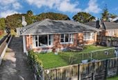 701m2 section, Brick and tile 4 beds 2.5 baths house with standalone double garage, close to schools, Pakuranga Plaza, 0.3 km to Anchorage Park School, 0.6 km to Edgewater College, 0.8 km to Pakuranga Intermediate, 40 Aurea Avenue, Pakuranga, Auckland