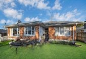701m2 section, Brick and tile 4 beds 2.5 baths house with standalone double garage, close to schools, Pakuranga Plaza, 0.3 km to Anchorage Park School, 0.6 km to Edgewater College, 0.8 km to Pakuranga Intermediate, 40 Aurea Avenue, Pakuranga, Auckland