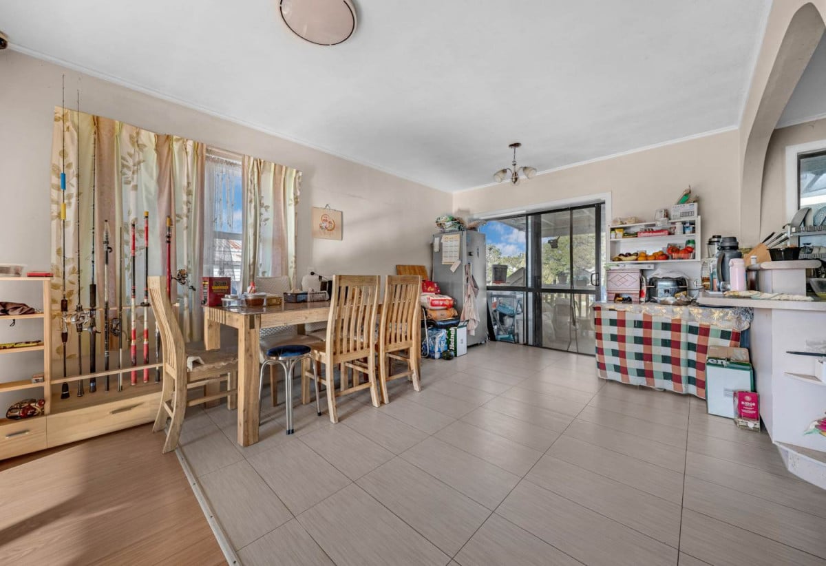 701m2 section, Brick and tile 4 beds 2.5 baths house with standalone double garage, close to schools, Pakuranga Plaza, 0.3 km to Anchorage Park School, 0.6 km to Edgewater College, 0.8 km to Pakuranga Intermediate, 40 Aurea Avenue, Pakuranga, Auckland