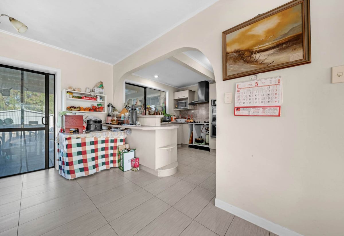 701m2 section, Brick and tile 4 beds 2.5 baths house with standalone double garage, close to schools, Pakuranga Plaza, 0.3 km to Anchorage Park School, 0.6 km to Edgewater College, 0.8 km to Pakuranga Intermediate, 40 Aurea Avenue, Pakuranga, Auckland