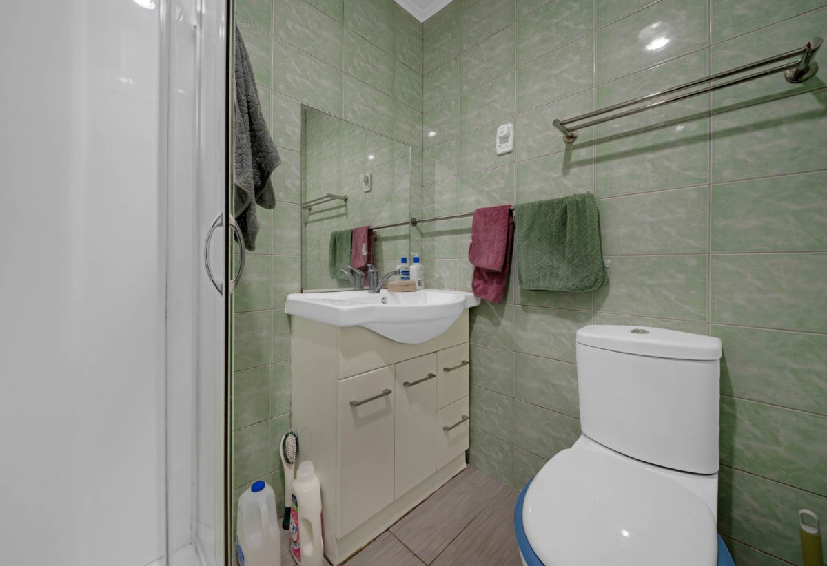 701m2 section, Brick and tile 4 beds 2.5 baths house with standalone double garage, close to schools, Pakuranga Plaza, 0.3 km to Anchorage Park School, 0.6 km to Edgewater College, 0.8 km to Pakuranga Intermediate, 40 Aurea Avenue, Pakuranga, Auckland