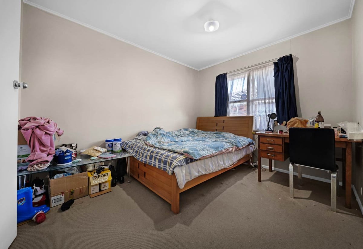 701m2 section, Brick and tile 4 beds 2.5 baths house with standalone double garage, close to schools, Pakuranga Plaza, 0.3 km to Anchorage Park School, 0.6 km to Edgewater College, 0.8 km to Pakuranga Intermediate, 40 Aurea Avenue, Pakuranga, Auckland