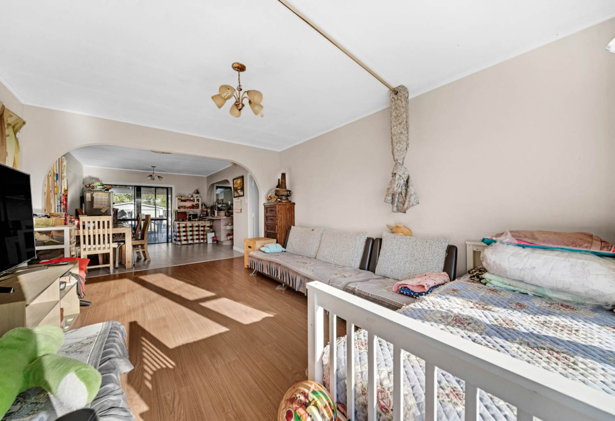 701m2 section, Brick and tile 4 beds 2.5 baths house with standalone double garage, close to schools, Pakuranga Plaza, 0.3 km to Anchorage Park School, 0.6 km to Edgewater College, 0.8 km to Pakuranga Intermediate, 40 Aurea Avenue, Pakuranga, Auckland