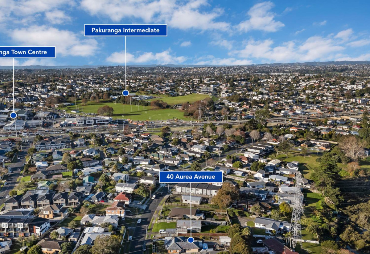 701m2 section, Brick and tile 4 beds 2.5 baths house with standalone double garage, close to schools, Pakuranga Plaza, 0.3 km to Anchorage Park School, 0.6 km to Edgewater College, 0.8 km to Pakuranga Intermediate, 40 Aurea Avenue, Pakuranga, Auckland