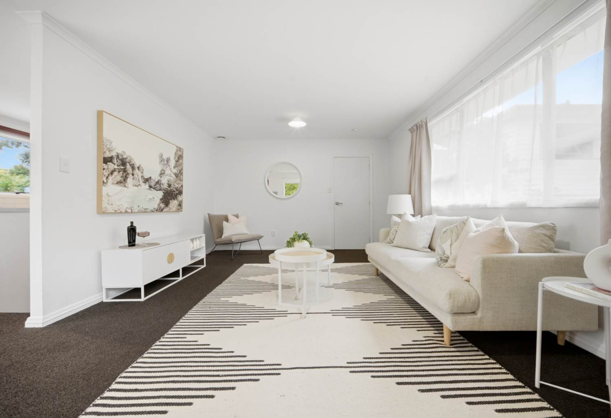 3 beds 1 bath house with garage, close to schools, shops, supermarket, beaches, 0.2 km to Glamorgan School, 1.3 km to Long Bay College, 1.8 km to Northcross Intermediate, 1/13 Gerontius Glade, Torbay, Auckland
