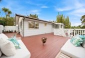3 beds 1 bath house with garage, close to schools, shops, supermarket, beaches, 0.2 km to Glamorgan School, 1.3 km to Long Bay College, 1.8 km to Northcross Intermediate, 1/13 Gerontius Glade, Torbay, Auckland