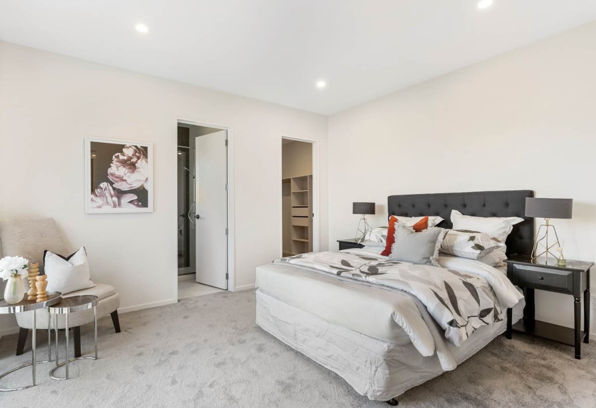 742m2 section, 4+3 wing configuration, 2 Kitchens, Main home 4 beds ( 2 ensuites) 3.5 baths house with double garage, wing dwelling, 3 beds ( 1 ensuite) 2 baths, close to Opaheke School, Rosehill College, Opaheke Reserve, 49 Stableford Crescent, Opaheke, Auckland