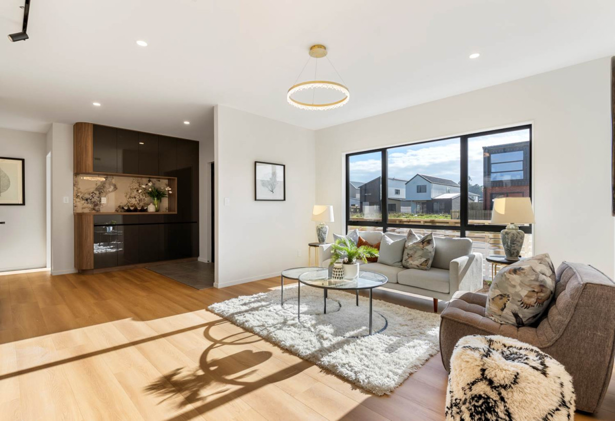 742m2 section, 4+3 wing configuration, 2 Kitchens, Main home 4 beds ( 2 ensuites) 3.5 baths house with double garage, wing dwelling, 3 beds ( 1 ensuite) 2 baths, close to Opaheke School, Rosehill College, Opaheke Reserve, 49 Stableford Crescent, Opaheke, Auckland