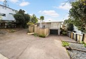 Double Westlake school zone, Renovated 3 beds + study room 1 bath house with tandem garage, close to schools, shops, supermarkets, beach, motorway access, 0.1 km to Westlake Boys’ High School, 0.3 km to Forrest Hill School, 0.7 km to Westlake Girls’ High School, 1/51 Forrest Hill Road, Milford, Auckland
