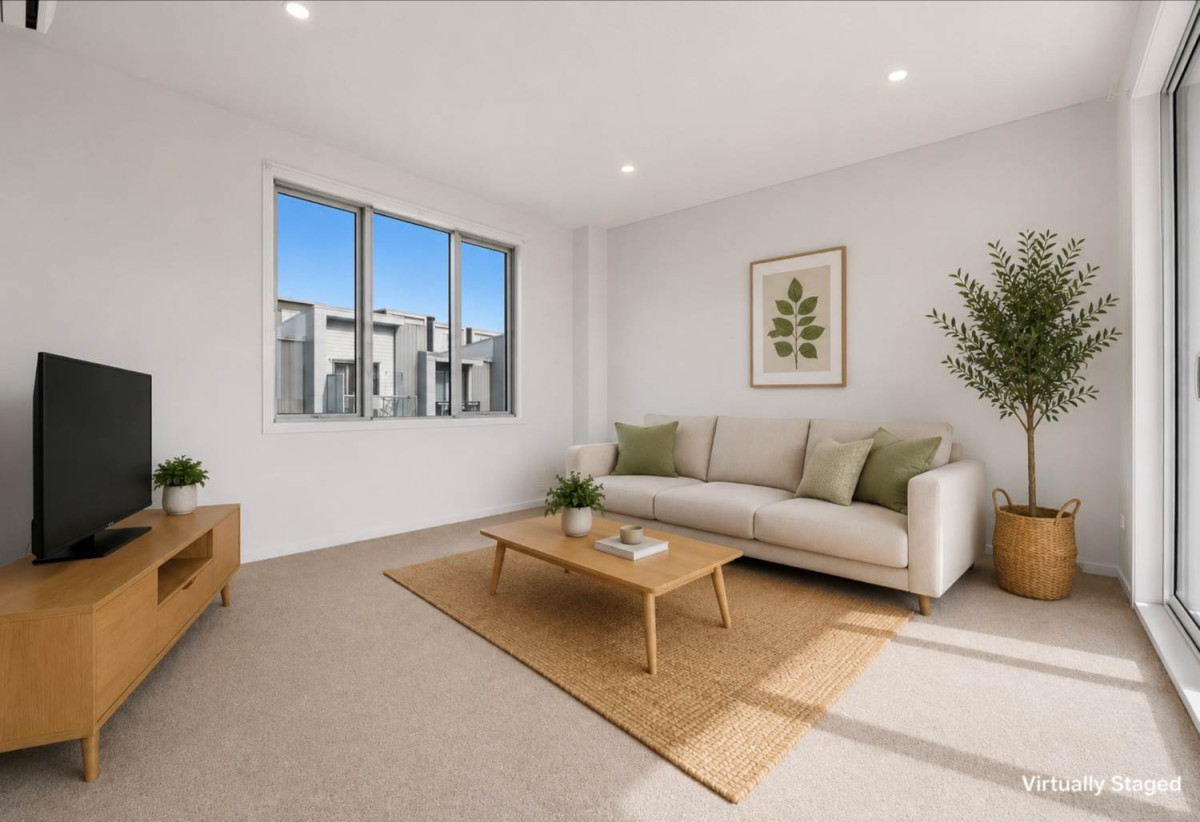 Must sell, 3 beds 2 baths home with carport, Just minutes from LynnMall, the train station, schools, 0.2 km to New Lynn School, 27 Ceramic Lane, New Lynn, Auckland