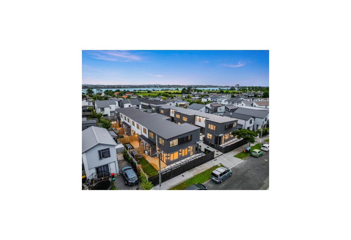 Brandnew freehold 3 beds + study 2.5 baths home with garage, close to schools , waterfront walkways and nature reserves of Wai O Taiki Bay, local shops, 0.3 km to Glenbrae School, 0.6 km to Tamaki College, 25A Sunnymead Road, Glen Innes, Auckland