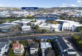 Double Westlake school zone, Renovated 3 beds + study room 1 bath house with tandem garage, close to schools, shops, supermarkets, beach, motorway access, 0.1 km to Westlake Boys’ High School, 0.3 km to Forrest Hill School, 0.7 km to Westlake Girls’ High School, 1/51 Forrest Hill Road, Milford, Auckland