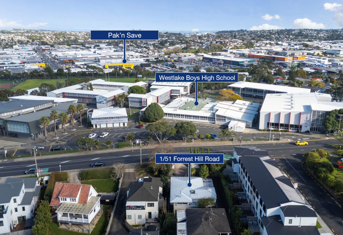Double Westlake school zone, Renovated 3 beds + study room 1 bath house with tandem garage, close to schools, shops, supermarkets, beach, motorway access, 0.1 km to Westlake Boys’ High School, 0.3 km to Forrest Hill School, 0.7 km to Westlake Girls’ High School, 1/51 Forrest Hill Road, Milford, Auckland