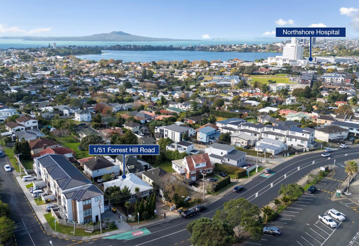 Double Westlake school zone, Renovated 3 beds + study room 1 bath house with tandem garage, close to schools, shops, supermarkets, beach, motorway access, 0.1 km to Westlake Boys’ High School, 0.3 km to Forrest Hill School, 0.7 km to Westlake Girls’ High School, 1/51 Forrest Hill Road, Milford, Auckland