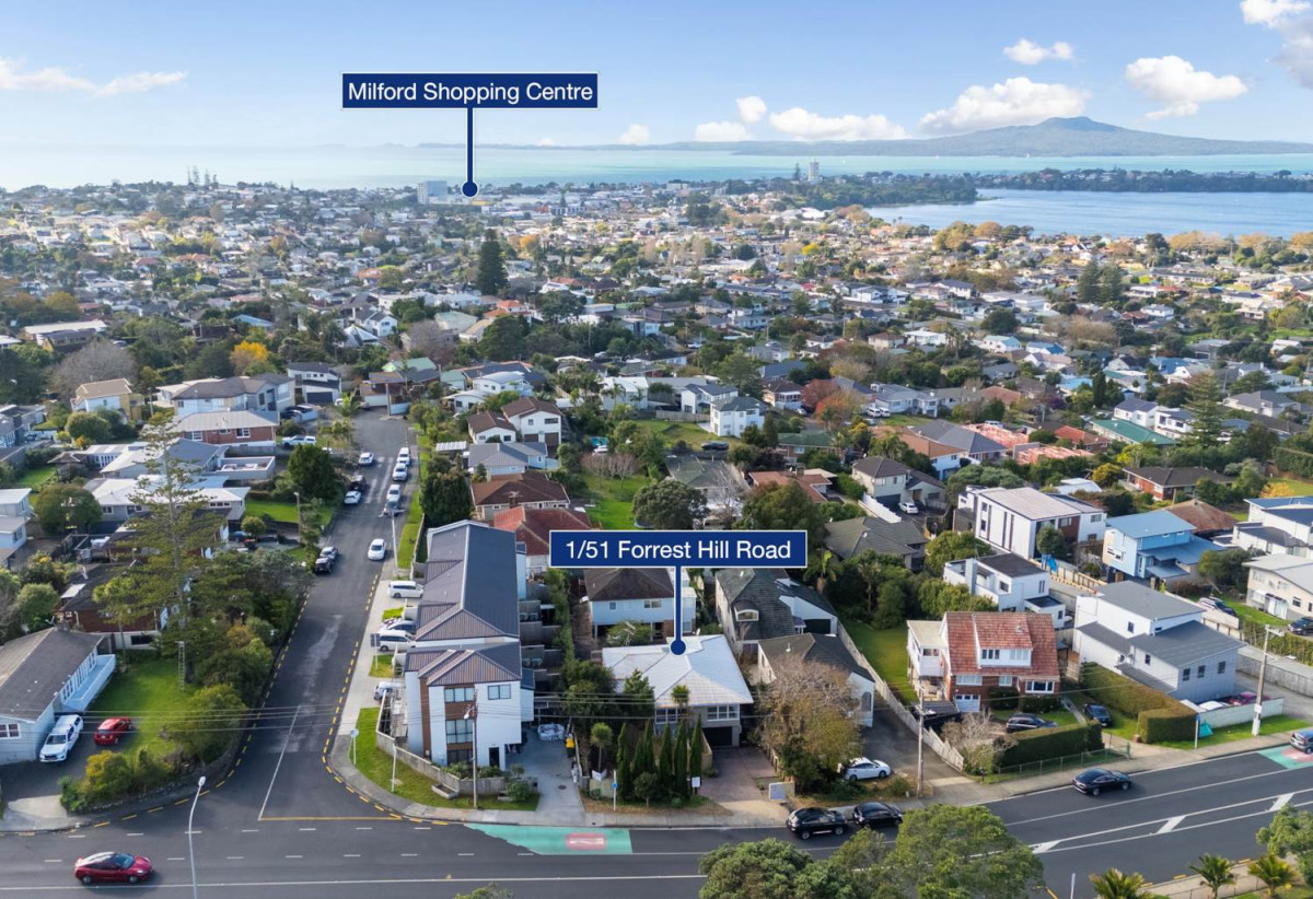 Double Westlake school zone, Renovated 3 beds + study room 1 bath house with tandem garage, close to schools, shops, supermarkets, beach, motorway access, 0.1 km to Westlake Boys’ High School, 0.3 km to Forrest Hill School, 0.7 km to Westlake Girls’ High School, 1/51 Forrest Hill Road, Milford, Auckland