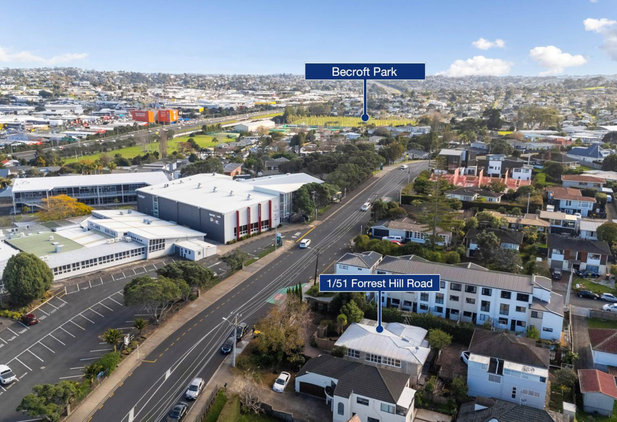 Double Westlake school zone, Renovated 3 beds + study room 1 bath house with tandem garage, close to schools, shops, supermarkets, beach, motorway access, 0.1 km to Westlake Boys’ High School, 0.3 km to Forrest Hill School, 0.7 km to Westlake Girls’ High School, 1/51 Forrest Hill Road, Milford, Auckland