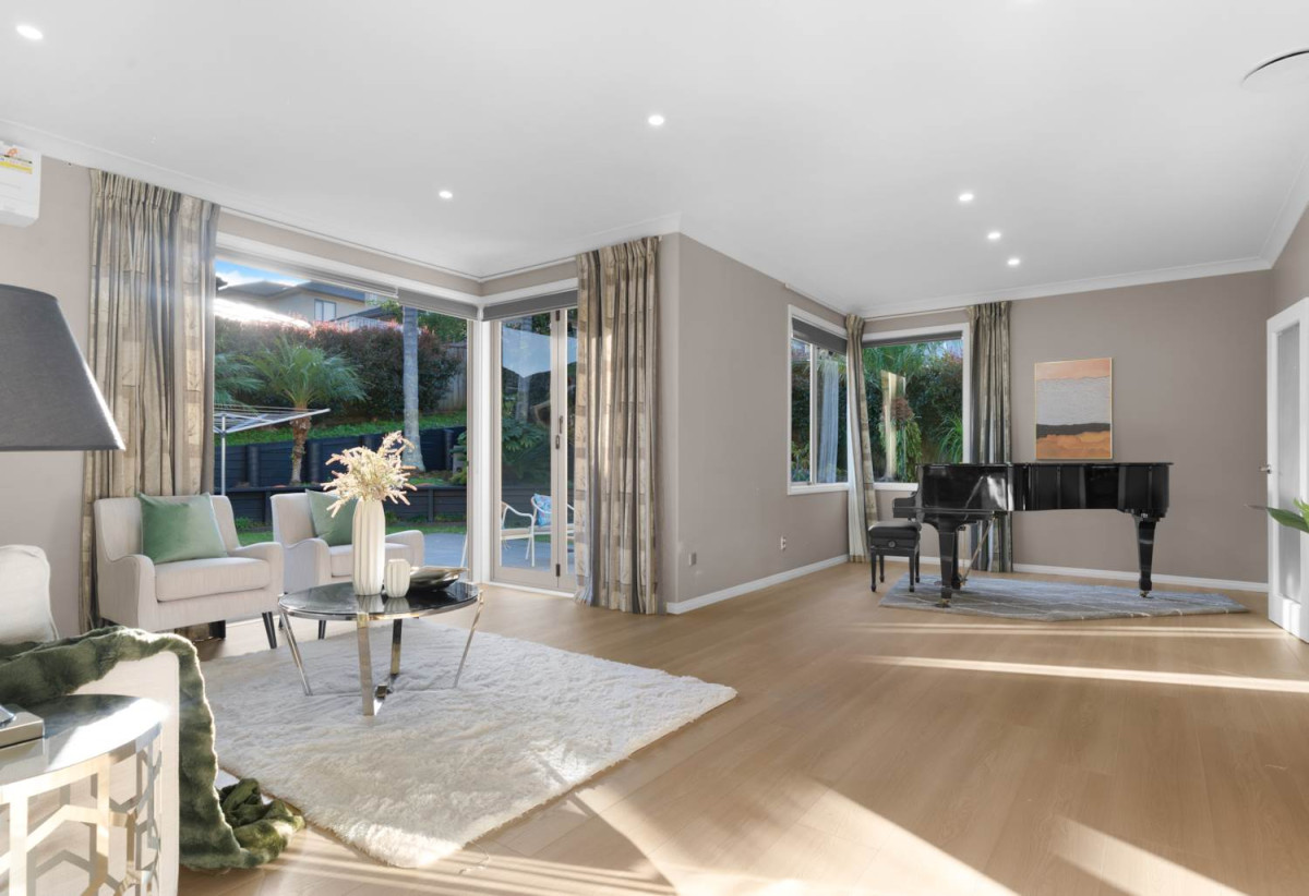 Once in 16 years, Vendors downsizing, Must Sell, Mission Heights, 527m2 section, 5 beds 3 baths house with double garage, close to schools and shopping centres, 0.4 km to Mission Heights Primary School, 0.6 km to Mission Heights Junior College, 1.6 km to Ormiston Senior College, 28 Mission Heights Drive, Flat Bush, Auckland