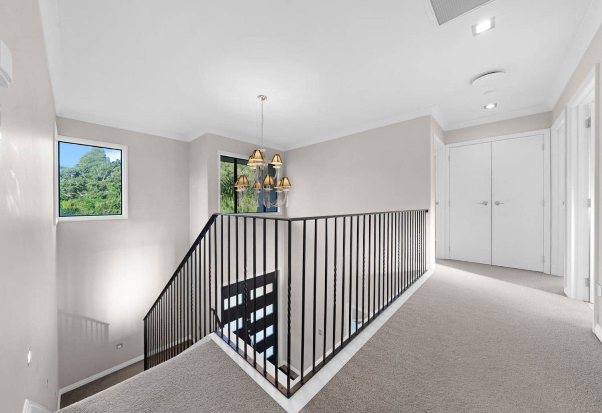 Once in 16 years, Vendors downsizing, Must Sell, Mission Heights, 527m2 section, 5 beds 3 baths house with double garage, close to schools and shopping centres, 0.4 km to Mission Heights Primary School, 0.6 km to Mission Heights Junior College, 1.6 km to Ormiston Senior College, 28 Mission Heights Drive, Flat Bush, Auckland
