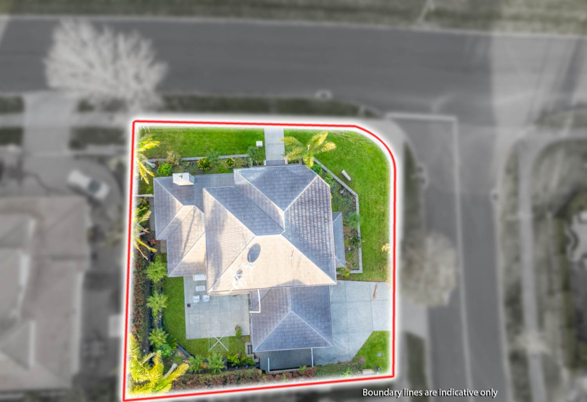 Once in 16 years, Vendors downsizing, Must Sell, Mission Heights, 527m2 section, 5 beds 3 baths house with double garage, close to schools and shopping centres, 0.4 km to Mission Heights Primary School, 0.6 km to Mission Heights Junior College, 1.6 km to Ormiston Senior College, 28 Mission Heights Drive, Flat Bush, Auckland