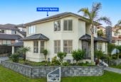 Once in 16 years, Vendors downsizing, Must Sell, Mission Heights, 527m2 section, 5 beds 3 baths house with double garage, close to schools and shopping centres, 0.4 km to Mission Heights Primary School, 0.6 km to Mission Heights Junior College, 1.6 km to Ormiston Senior College, 28 Mission Heights Drive, Flat Bush, Auckland