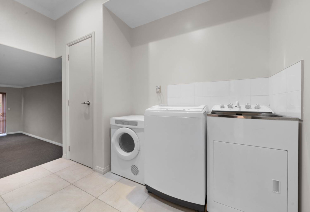 Once in 16 years, Vendors downsizing, Must Sell, Mission Heights, 527m2 section, 5 beds 3 baths house with double garage, close to schools and shopping centres, 0.4 km to Mission Heights Primary School, 0.6 km to Mission Heights Junior College, 1.6 km to Ormiston Senior College, 28 Mission Heights Drive, Flat Bush, Auckland