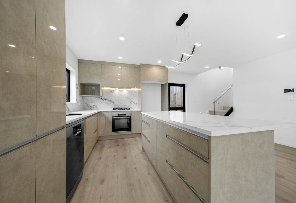 173m2 Brandnew Standalone 4 beds 3.5 baths house with garage on 248m2 section, close to schools, shops, easy motorway access, 34A Lorikeet Place, Unsworth Heights, Auckland