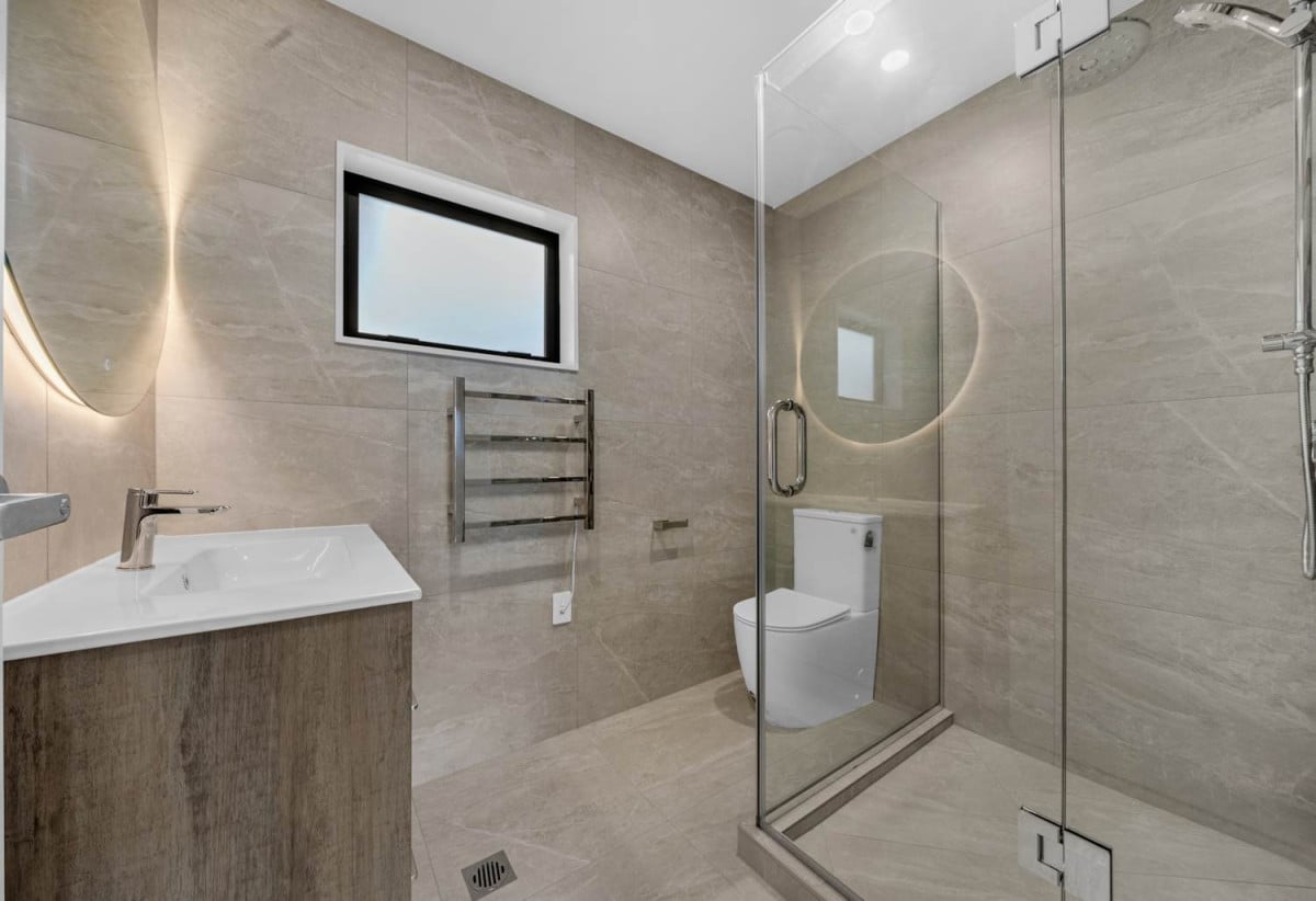 173m2 Brandnew Standalone 4 beds 3.5 baths house with garage on 248m2 section, close to schools, shops, easy motorway access, 34A Lorikeet Place, Unsworth Heights, Auckland