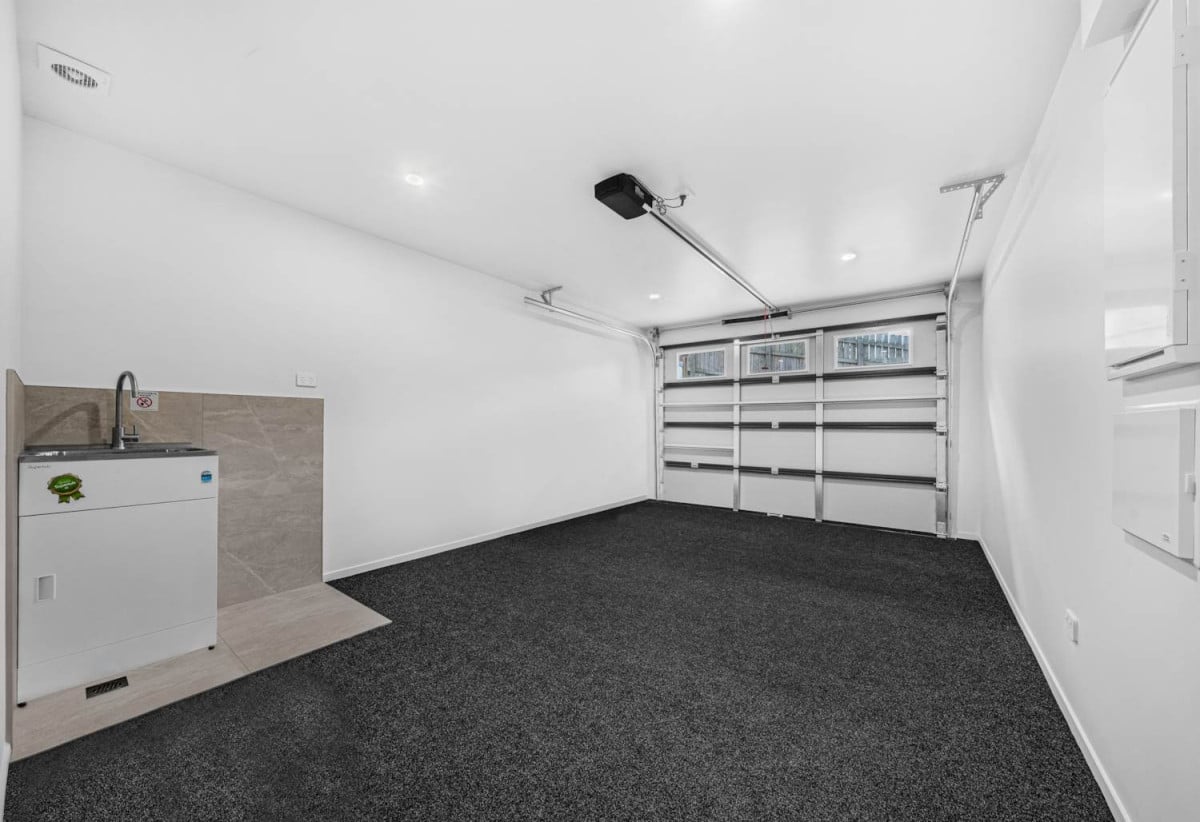 173m2 Brandnew Standalone 4 beds 3.5 baths house with garage on 248m2 section, close to schools, shops, easy motorway access, 34A Lorikeet Place, Unsworth Heights, Auckland
