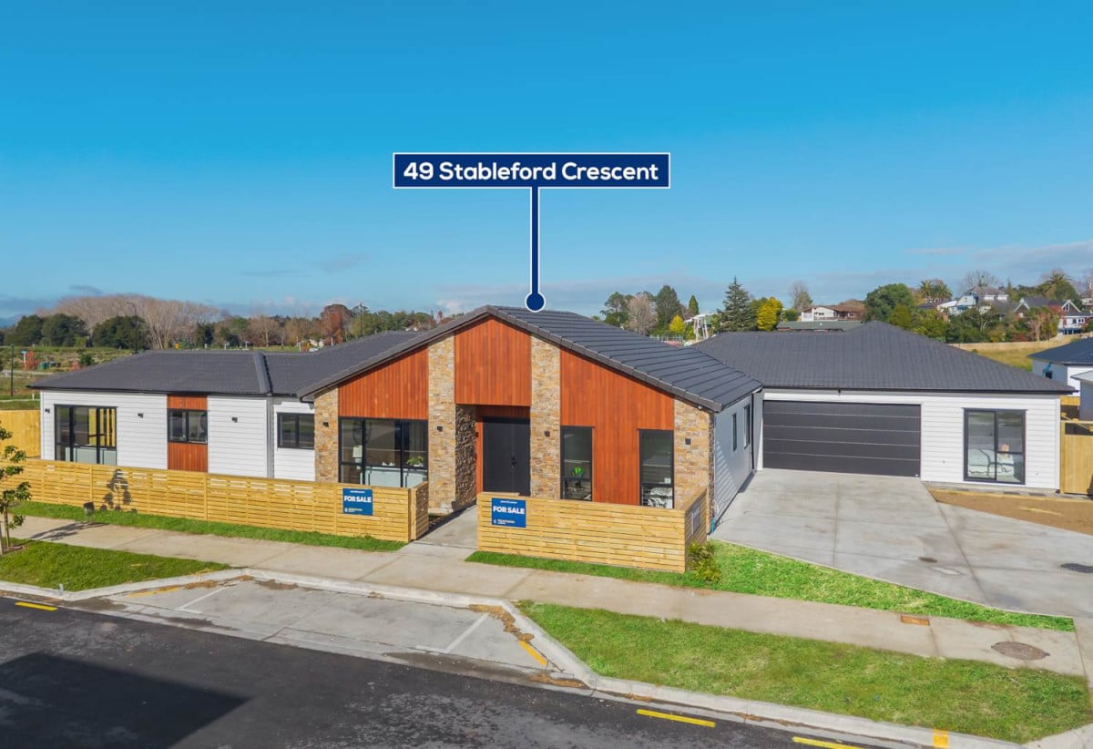742m2 section, 4+3 wing configuration, 2 Kitchens, Main home 4 beds ( 2 ensuites) 3.5 baths house with double garage, wing dwelling, 3 beds ( 1 ensuite) 2 baths, close to Opaheke School, Rosehill College, Opaheke Reserve, 49 Stableford Crescent, Opaheke, Auckland