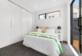 Standalone 3 beds 2.5 baths home with garage, close to Lynn Mall, Titirangi Golf Club., reserves, schools, 0.5 km to Blockhouse Bay Intermediate, 0.7 km to New Lynn School, 5/31 Hill Crescent, New Lynn, Auckland