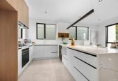 Standalone 3 beds 2.5 baths home with garage, close to Lynn Mall, Titirangi Golf Club., reserves, schools, 0.5 km to Blockhouse Bay Intermediate, 0.7 km to New Lynn School, 5/31 Hill Crescent, New Lynn, Auckland