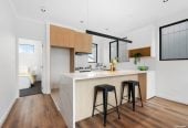 Standalone 3 beds 2.5 baths home with garage, close to Lynn Mall, Titirangi Golf Club., reserves, schools, 0.5 km to Blockhouse Bay Intermediate, 0.7 km to New Lynn School, 5/31 Hill Crescent, New Lynn, Auckland