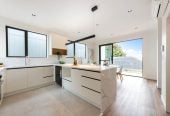 Standalone 3 beds 2.5 baths home with garage, close to Lynn Mall, Titirangi Golf Club., reserves, schools, 0.5 km to Blockhouse Bay Intermediate, 0.7 km to New Lynn School, 5/31 Hill Crescent, New Lynn, Auckland