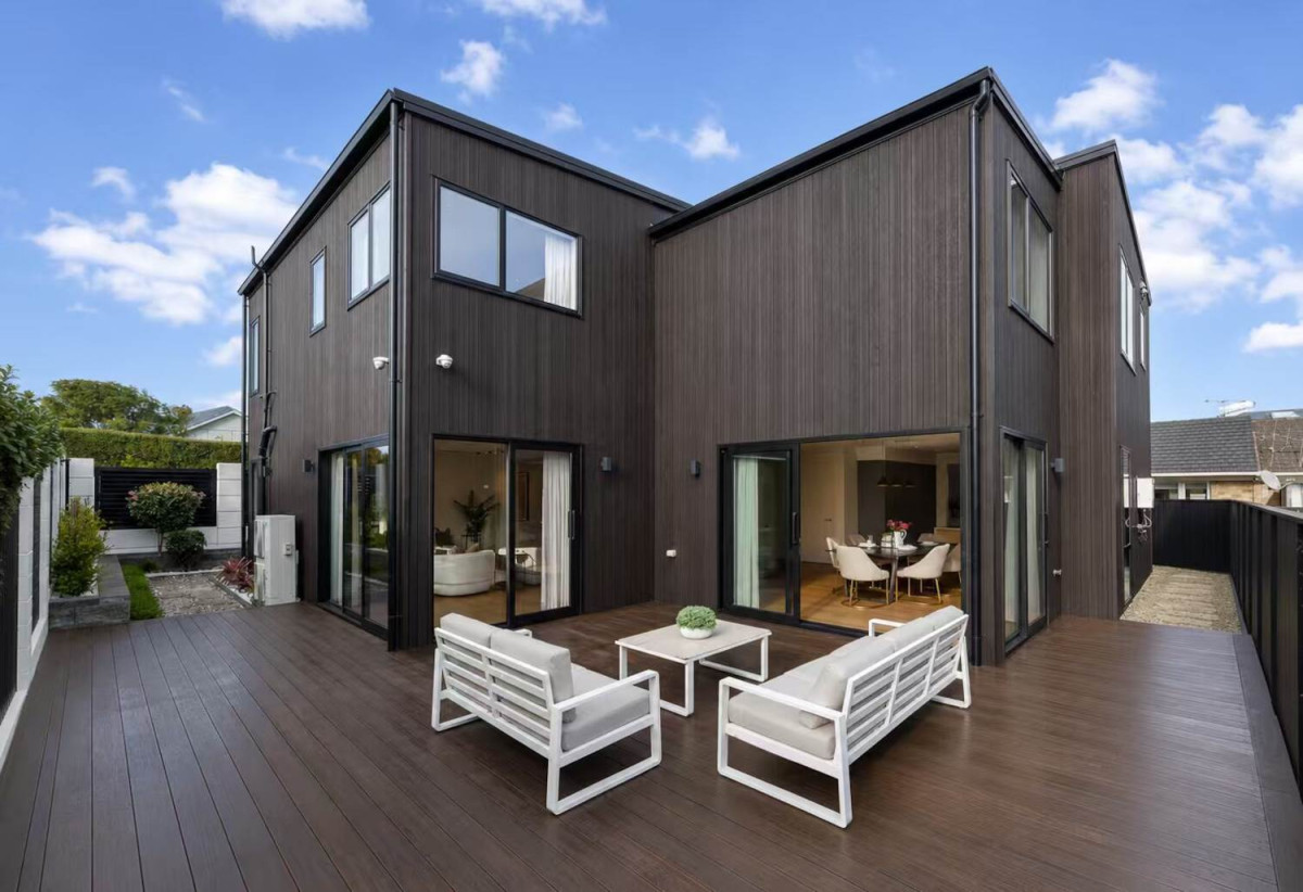 Double Grammar school zone, 286m2 5 beds (2 ensuites) 3.5 baths house with double garage on 387m2 section, The owner has already moved on, zoned for Auckland Grammar School, Epsom Girls Grammar School, Remuera Intermediate School, and Remuera School, 0.3 km to Remuera School, 39A Clonbern Road, Remuera, Auckland
