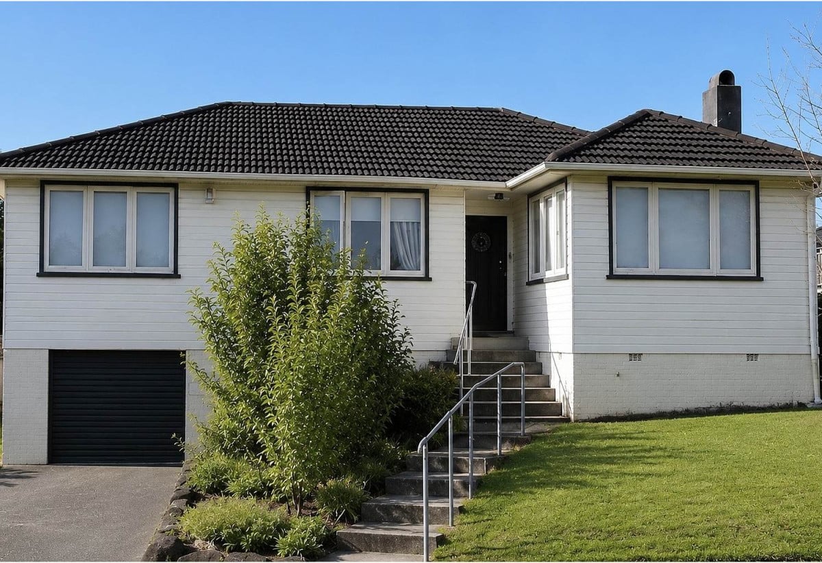 809m2 section, 4 beds 1 bath house with garage, close to schools, shops, parks, 0.7 km to Henderson School, 67 McLeod Road, Te Atatu South, Auckland