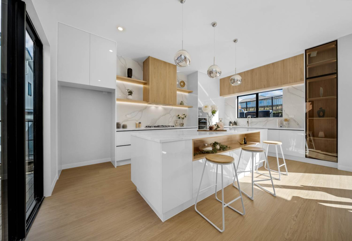 Brandnew 5 beds + study room 3.5 baths house with double garage on 414m2 section, close to town centre, beach, 21 Kanae Drive, Beachlands, Auckland, Auckland