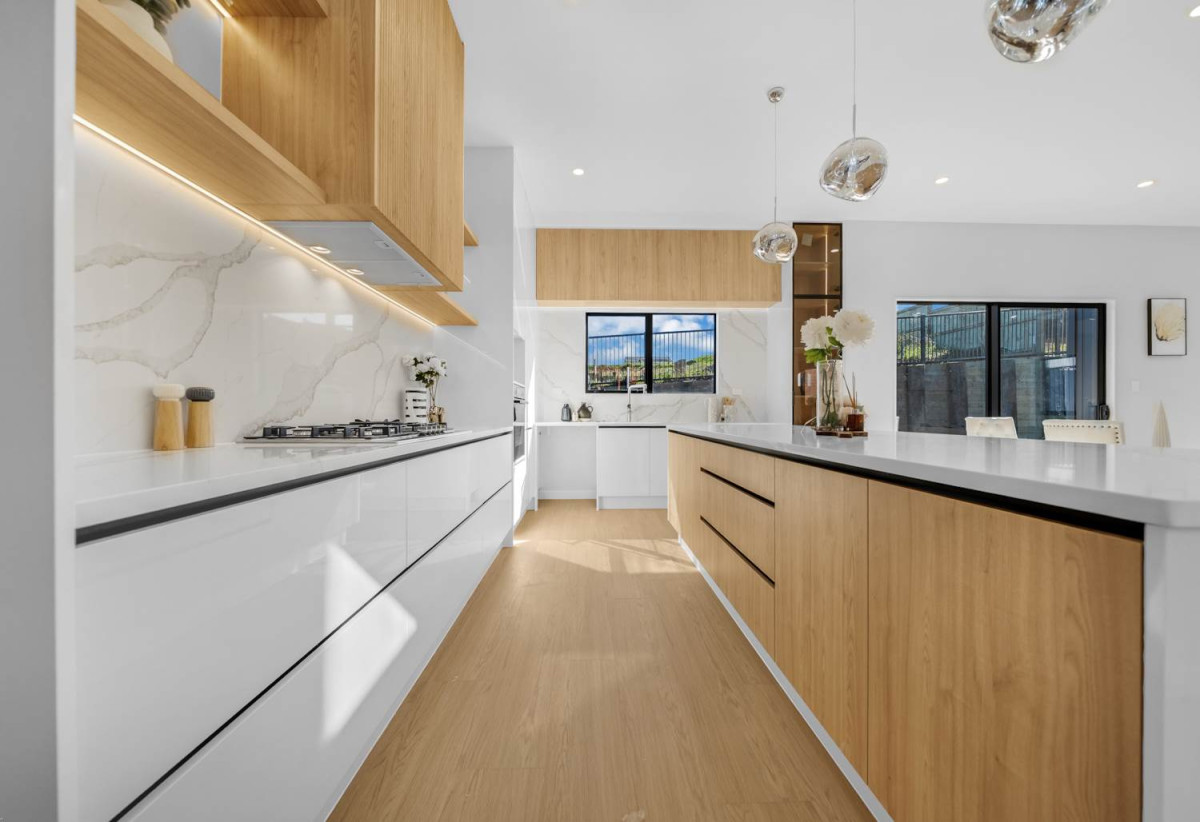 Brandnew 5 beds + study room 3.5 baths house with double garage on 414m2 section, close to town centre, beach, 21 Kanae Drive, Beachlands, Auckland, Auckland