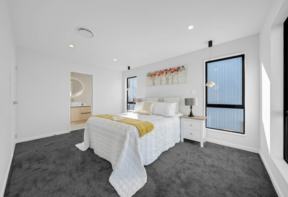Brandnew 5 beds + study room 3.5 baths house with double garage on 414m2 section, close to town centre, beach, 21 Kanae Drive, Beachlands, Auckland, Auckland