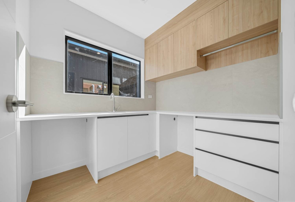 Brandnew 5 beds + study room 3.5 baths house with double garage on 414m2 section, close to town centre, beach, 21 Kanae Drive, Beachlands, Auckland, Auckland