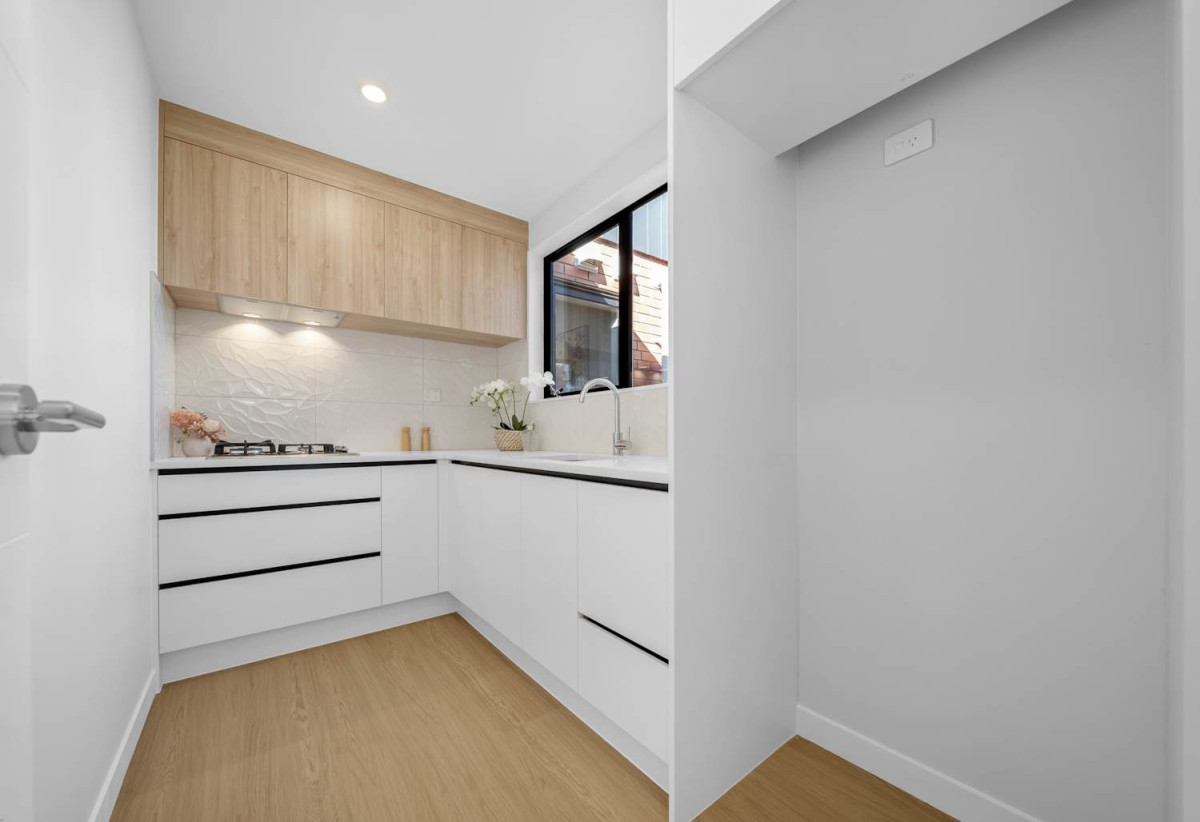 Brandnew 5 beds + study room 3.5 baths house with double garage on 414m2 section, close to town centre, beach, 21 Kanae Drive, Beachlands, Auckland, Auckland
