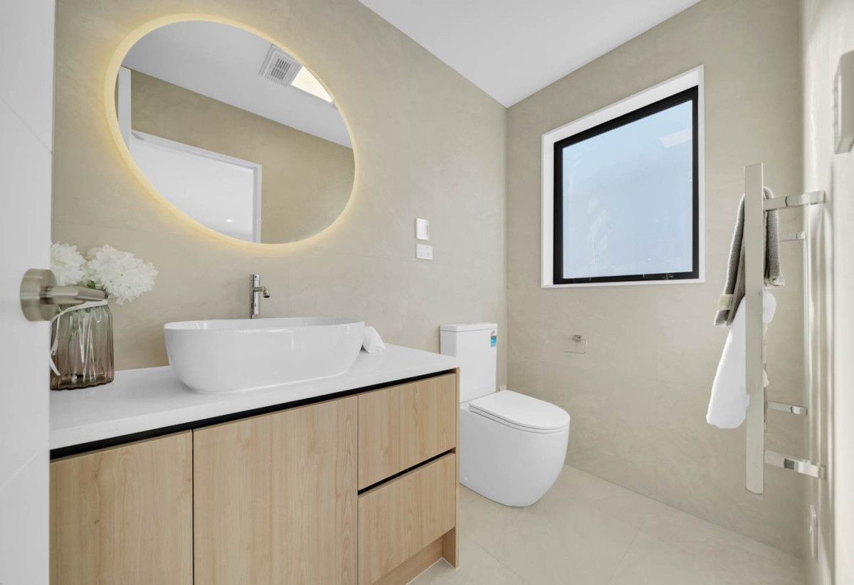 Brandnew 5 beds + study room 3.5 baths house with double garage on 414m2 section, close to town centre, beach, 21 Kanae Drive, Beachlands, Auckland, Auckland