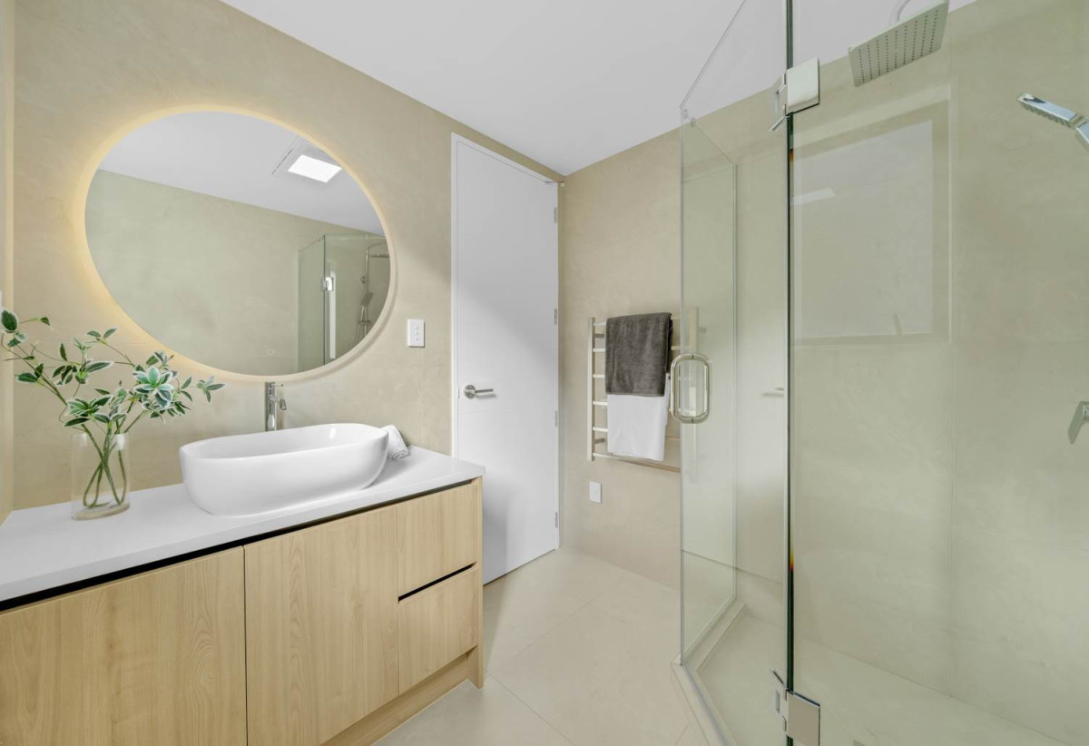 Brandnew 5 beds + study room 3.5 baths house with double garage on 414m2 section, close to town centre, beach, 21 Kanae Drive, Beachlands, Auckland, Auckland